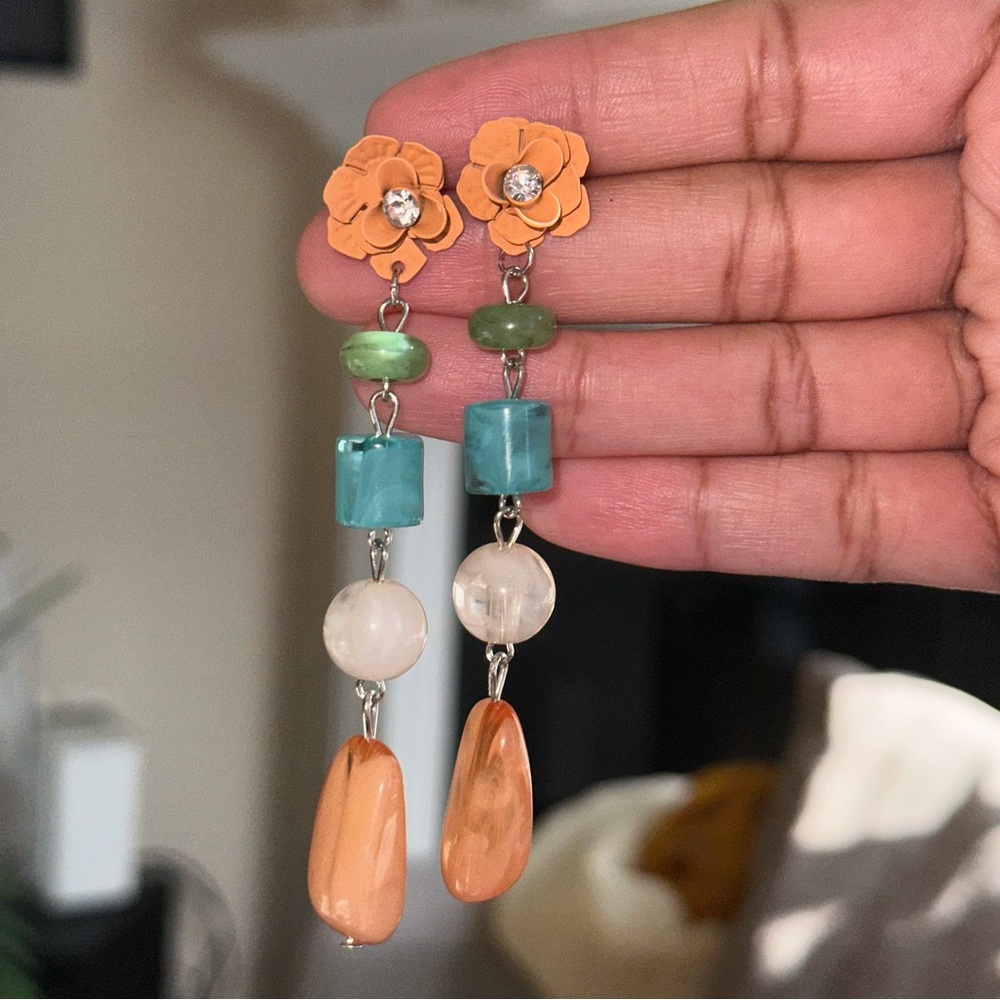 NWT Dangly Floral Stone Design Boho Earrings
